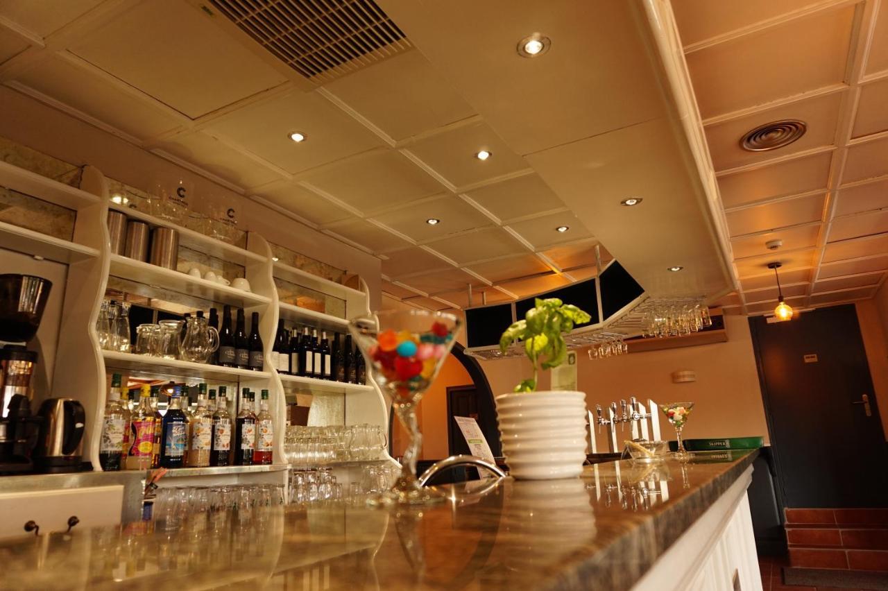 Le Bistrot D'Orange Hotel Exterior photo